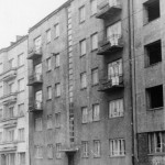 Widok kamienicy Ludna 7. Przestrzeń ulicy od 14 września stała się linią frontu. </br>(Fotografia ze zbiorów Archiwum Państwowego m. st. Warszawy)