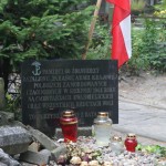 Płyta nagrobna pamięci 60 żołnierzy batalionu "Parasol" AK poległych, zamordowanych i zaginionych w sierpniu 1944 r. na Woli ul. Żytnia 42