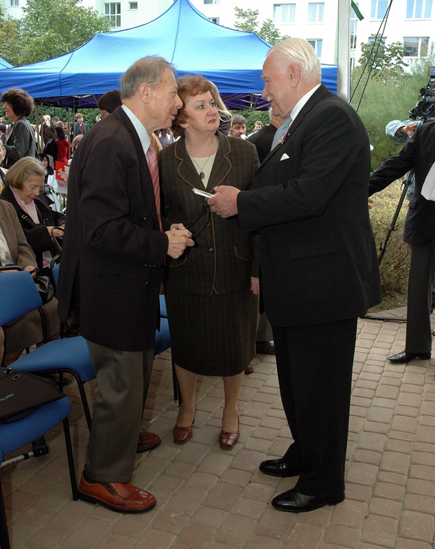 "Gryf" i ostatni Prezydent RP na Uchodźstwie Ryszard Kaczorowski 27 września 2007 r. w czasie uroczystości nadania Społecznemu LO nr 4 imienia Batalionu AK "Parasol".